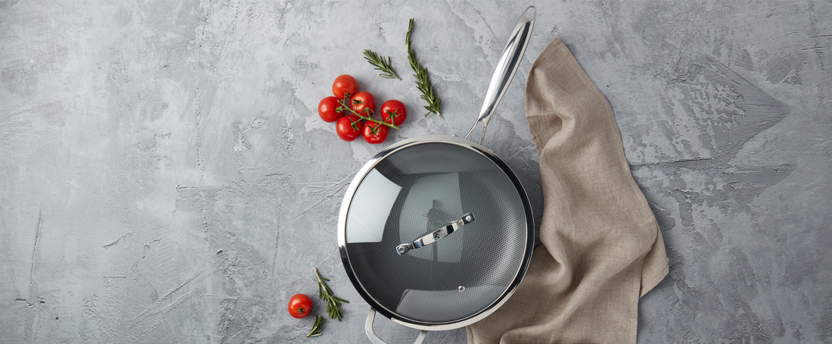 What is tri-ply cookware?
